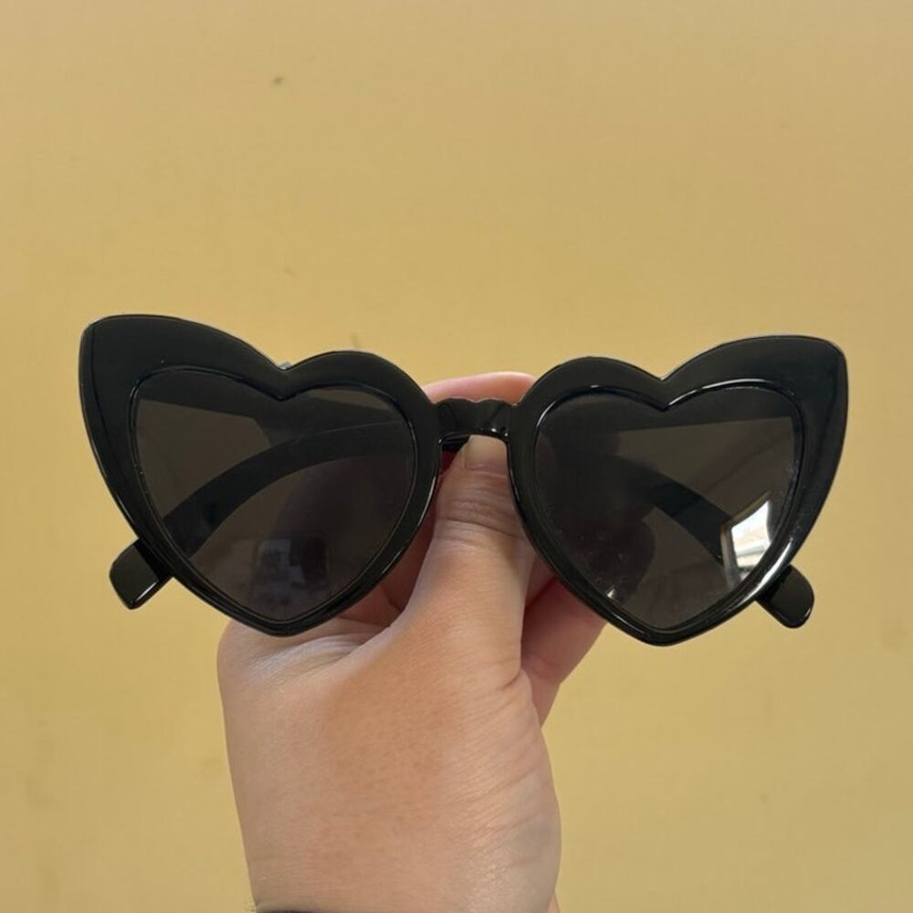 black heart-shaped sunglasses retro cat-eye style